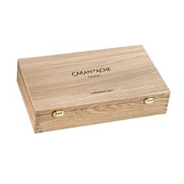 Luminance 6901 wooden box set of 100 coloured pencils closed